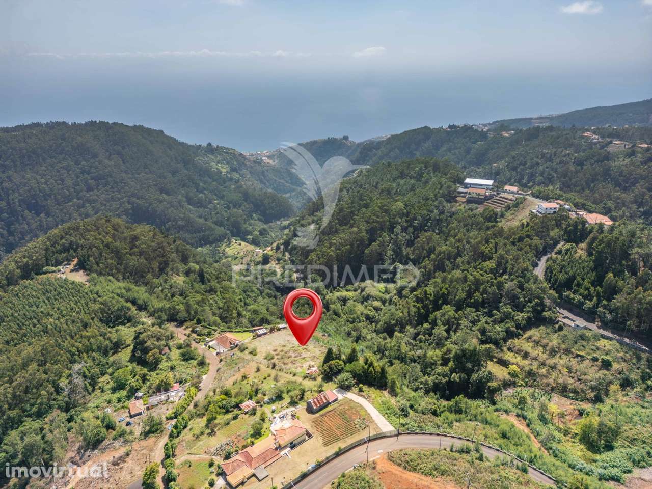 Terreno com palheiro vista mar e montanha no Santo da Serra - Grande imagem: 4/19