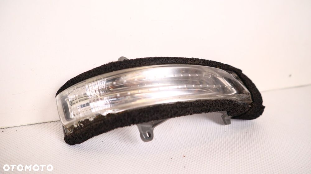 TOYOTA LAND CRUISER 200 12- KIERUNKOWSKAZ LUSTERKA PRAWY - 2