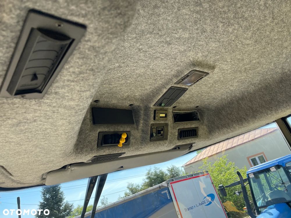 New Holland TX 68 Plus - 19