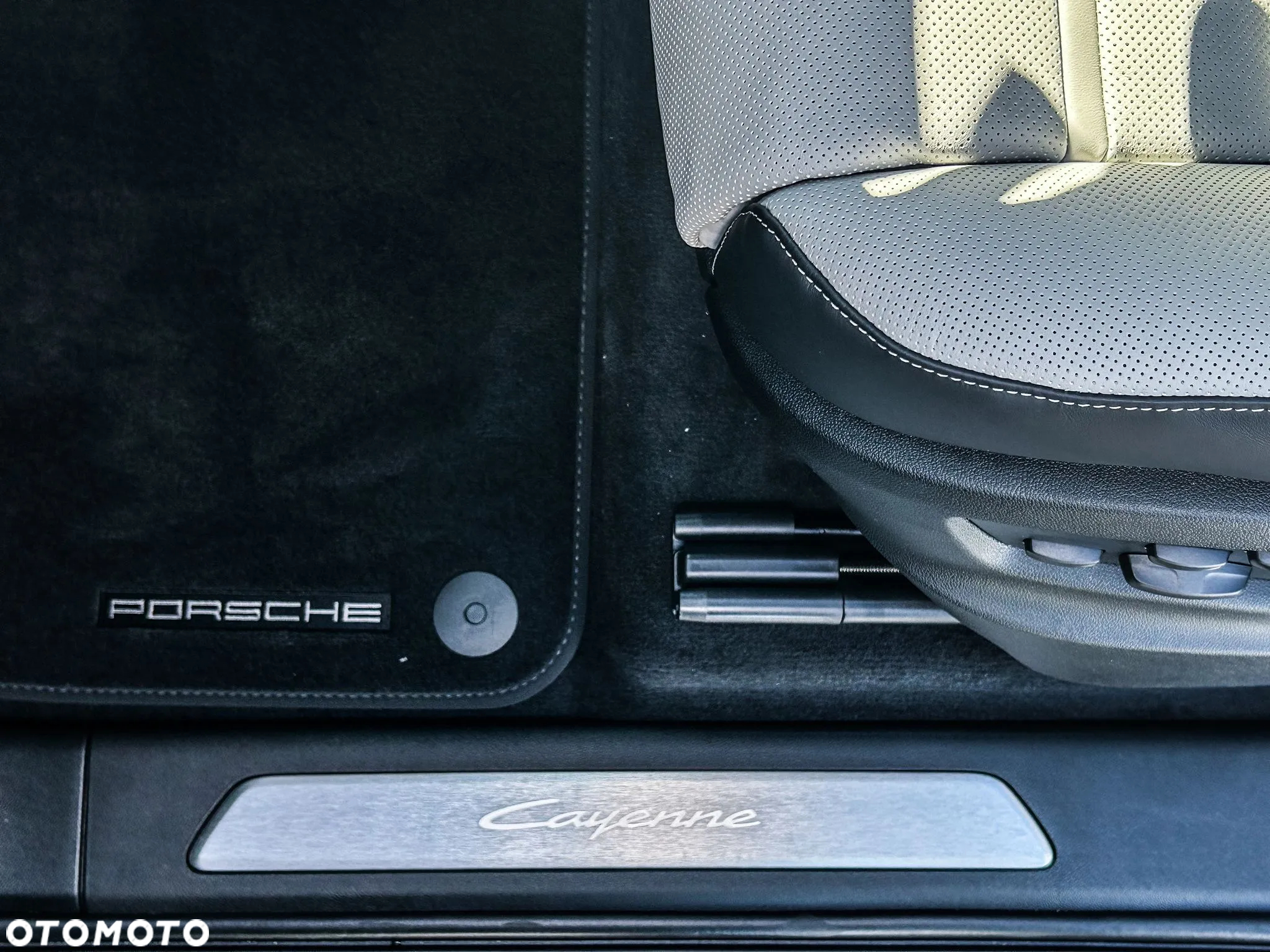 Porsche Cayenne - 26