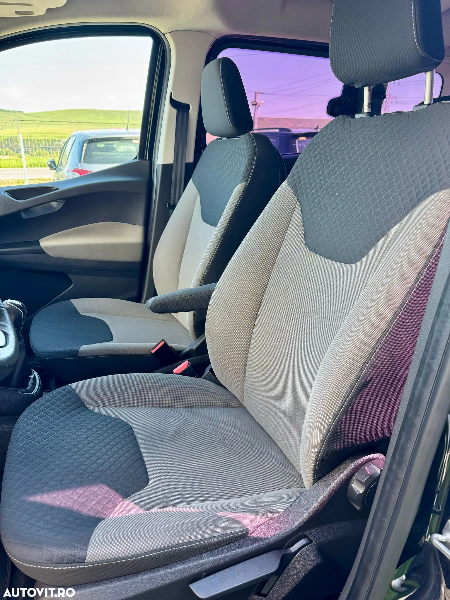 Ford Tourneo Courier 1.6 TDCi S&S Trend - 29