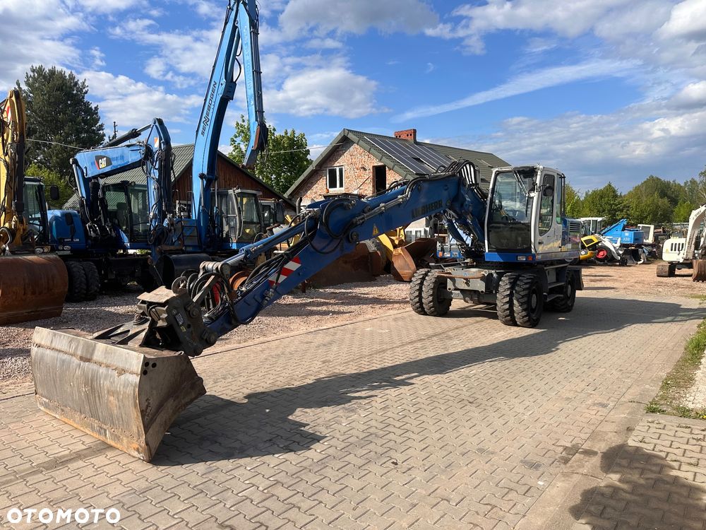 Liebherr A 900 C - 11