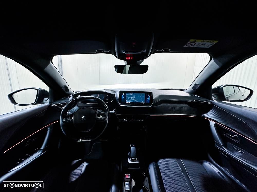 Peugeot e-2008 50 kWh GT - 11