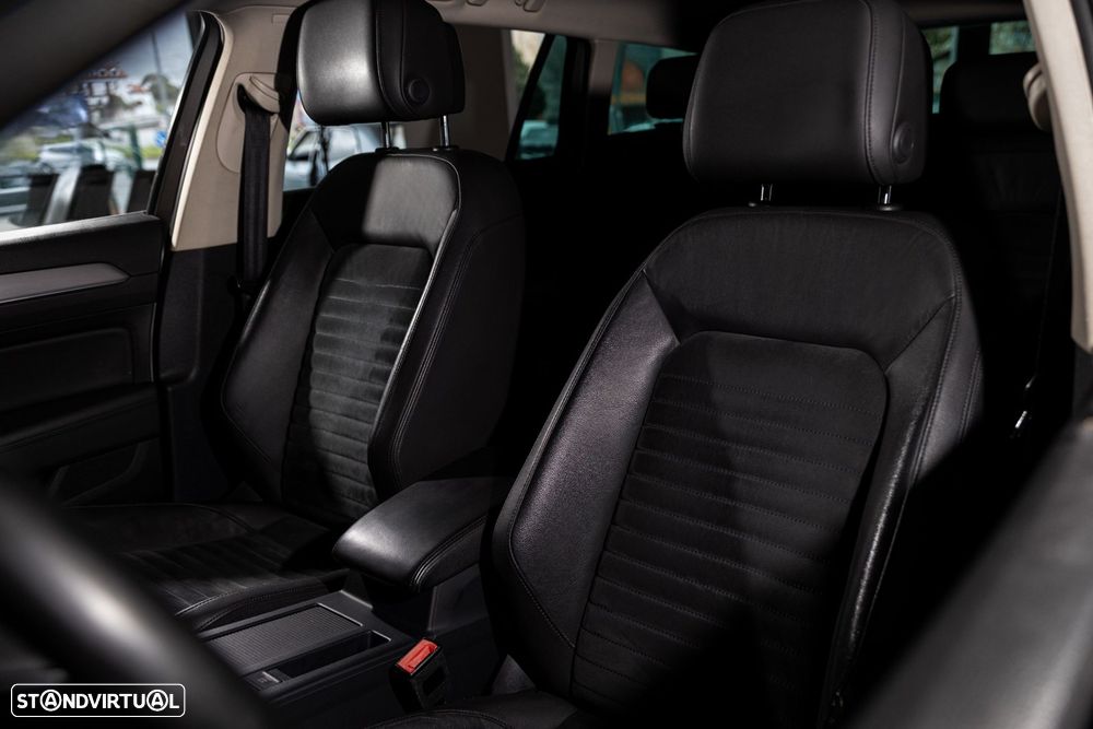 VW Passat Variant 2.0 TDi Highline DSG 4Motion - 19