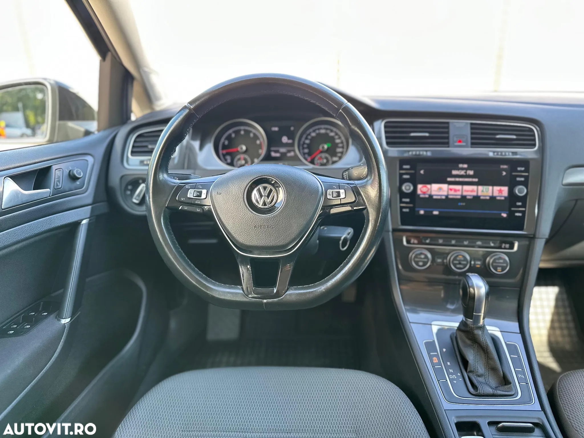Volkswagen Golf 1.0 TSI DSG Comfortline - 9