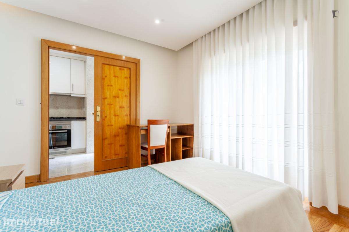 Quarto - localizado em São Mamede de Infesta Porto - Grande imagem: 3/14
