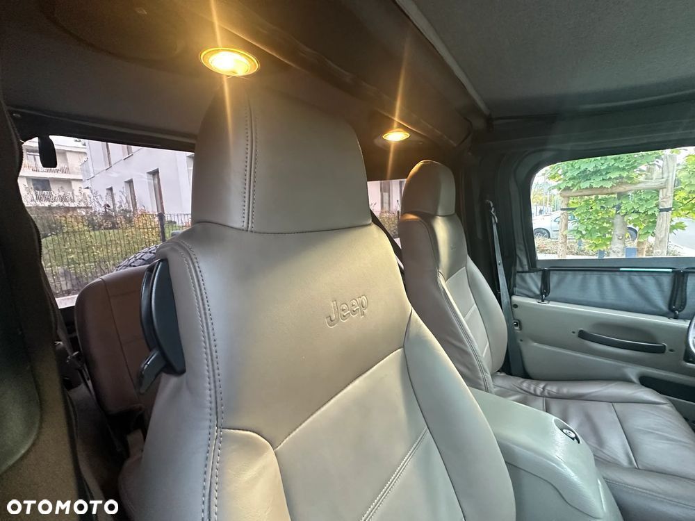 Jeep Wrangler - 8