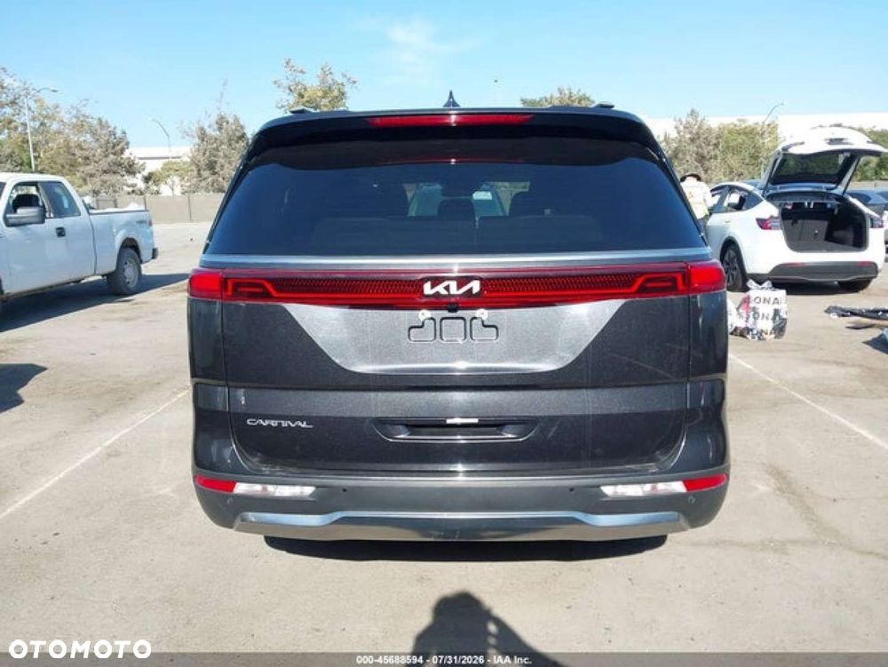 Kia Carnival - 4