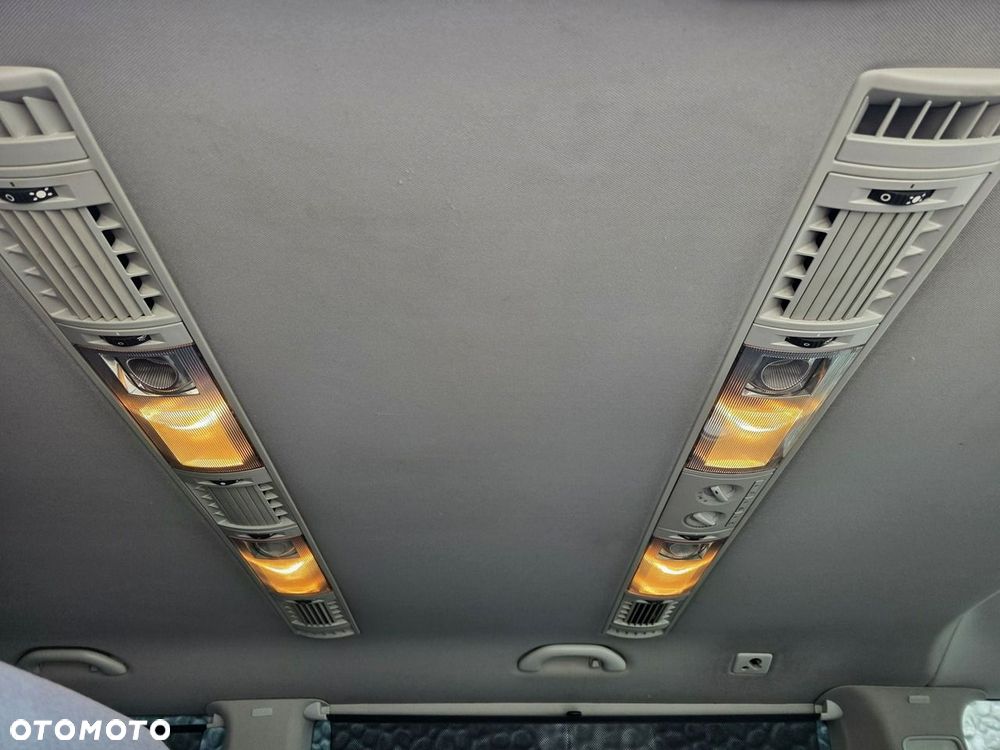 Volkswagen Multivan - 25
