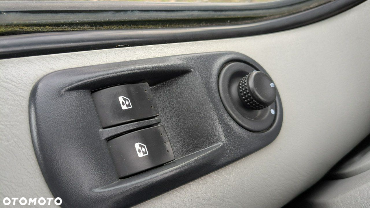 Opel Vivaro - 22
