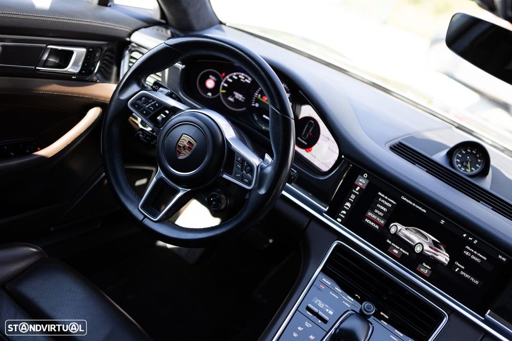 Porsche Panamera Sport Turismo 4 E-Hybrid - 32