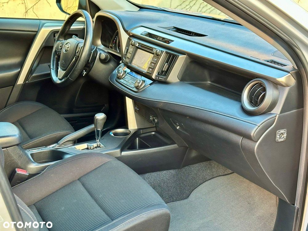Toyota RAV4 - 16