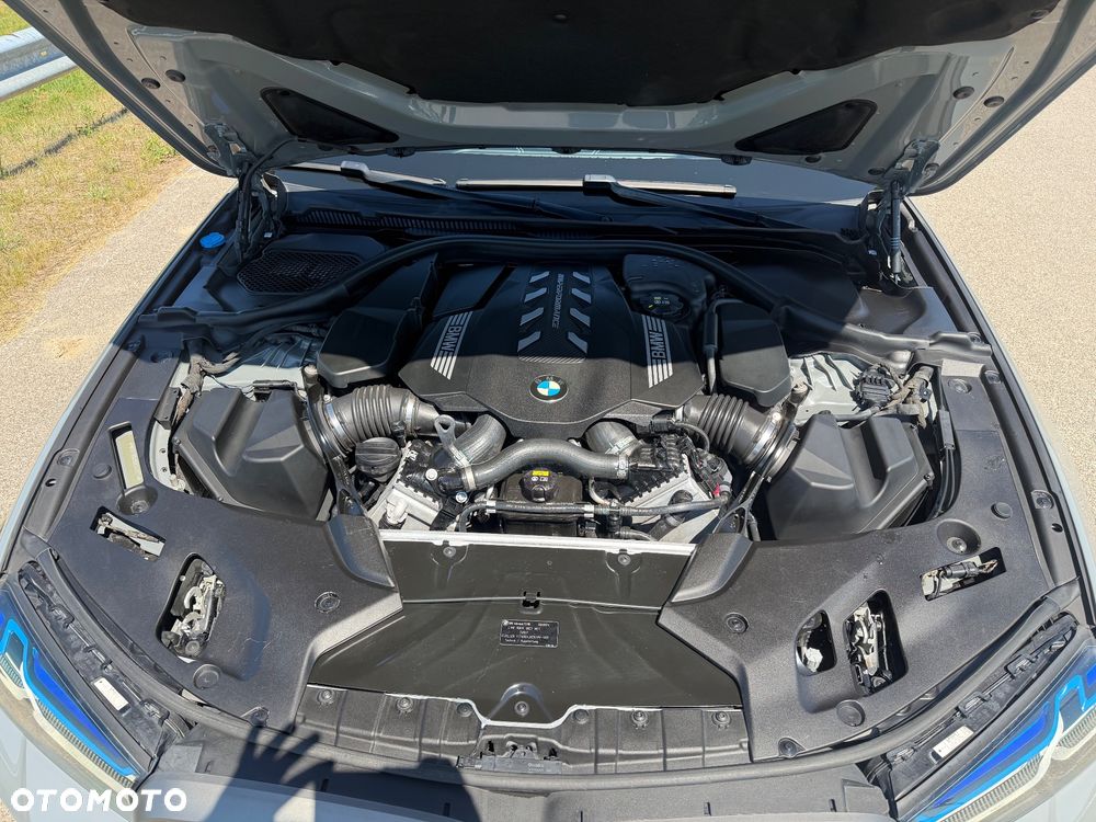 BMW Seria 5 M550i xDrive - 16
