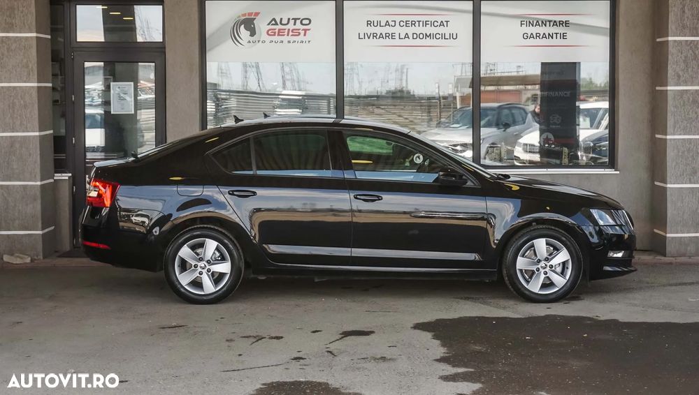 Skoda Octavia 2.0 TDI DSG Ambition - 4