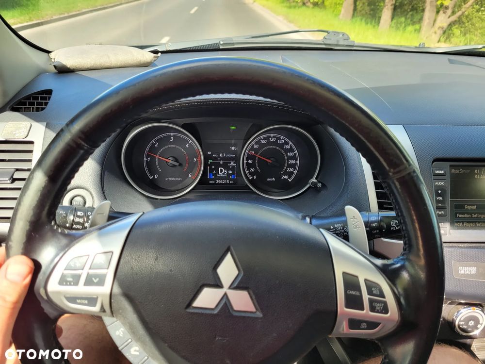 Mitsubishi Outlander - 26
