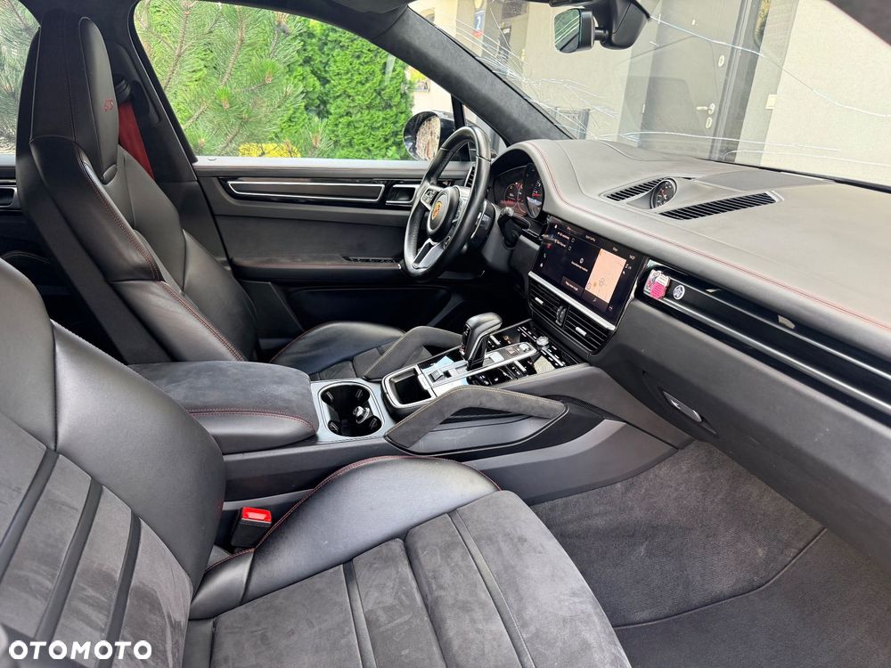 Porsche Cayenne GTS - 29