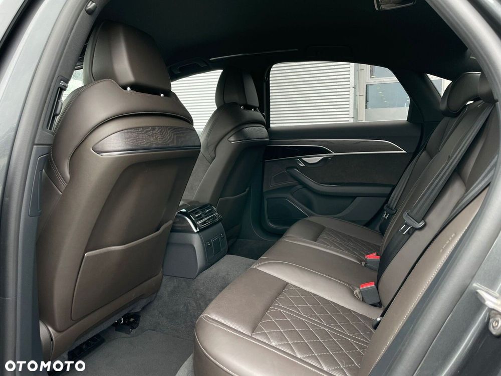 Audi A8 - 12