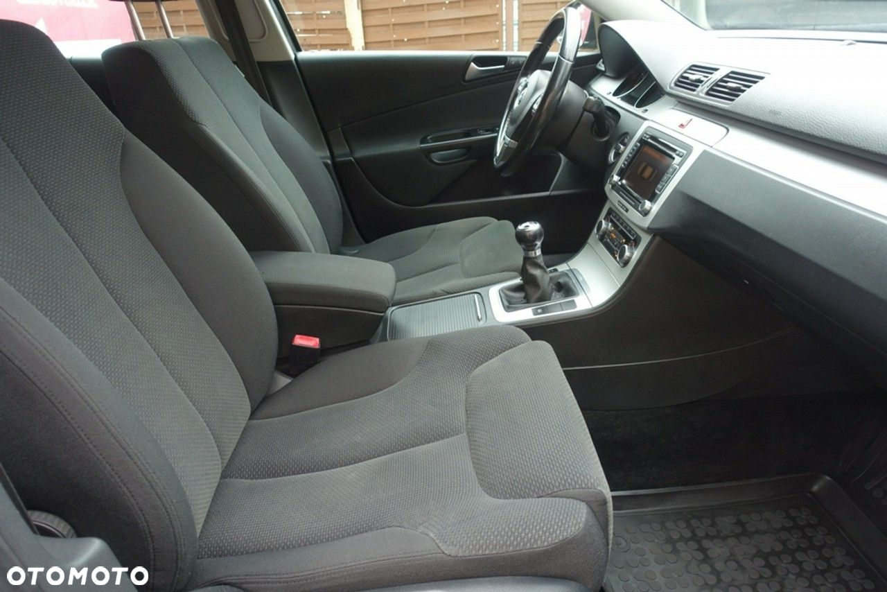 Volkswagen Passat - 13