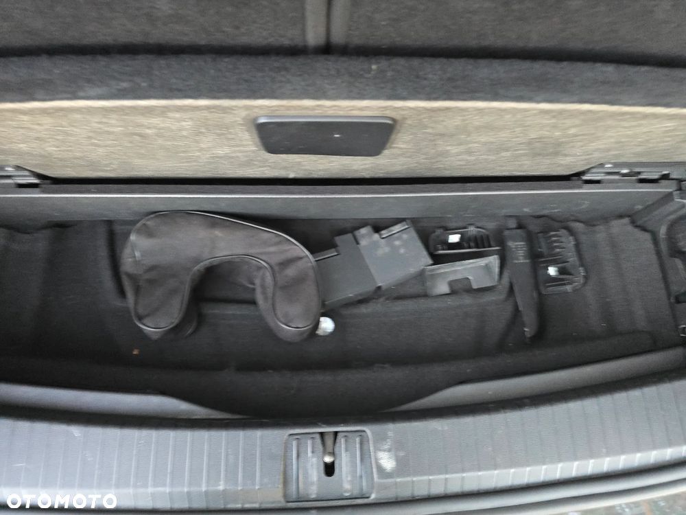 Volkswagen Touran - 16