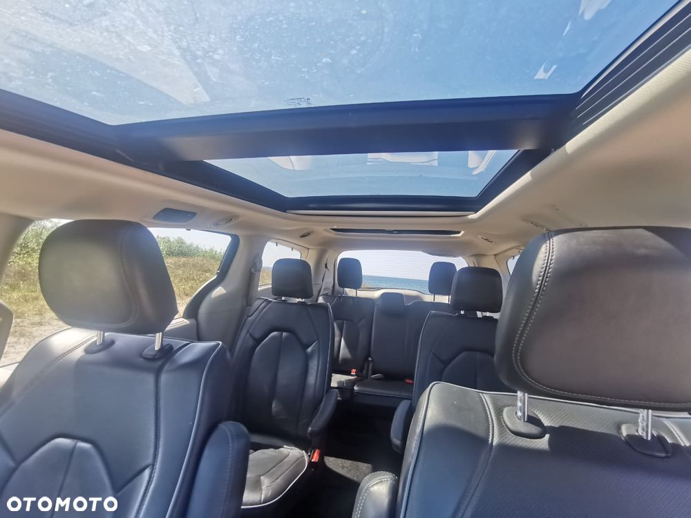 Chrysler Pacifica - 13