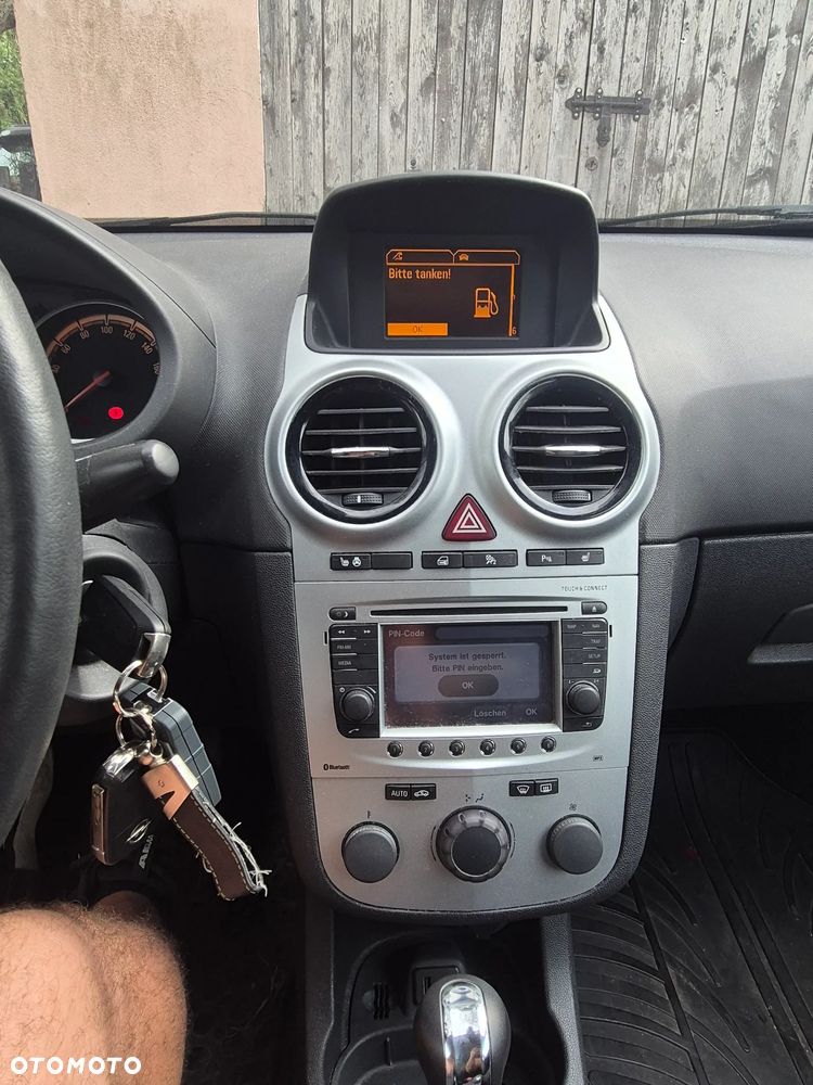 Opel Corsa 1.4 16V Automatik 150 Jahre - 9