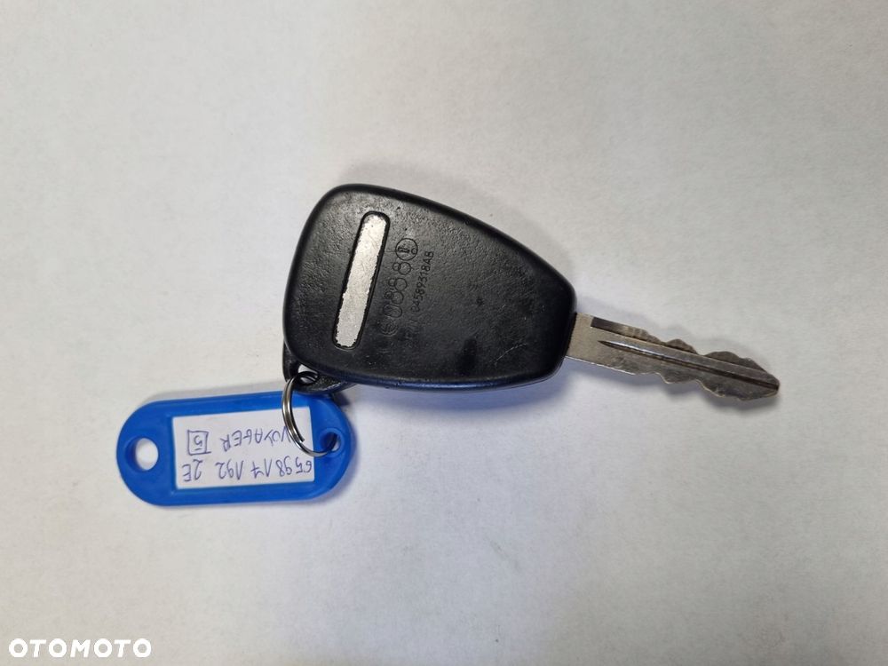 Chrysler Voyager IV KLUCZY PILOT 659817192 2E 04589318AB - 9