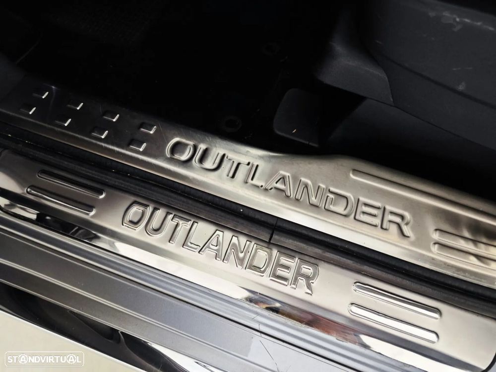 Mitsubishi Outlander - 32