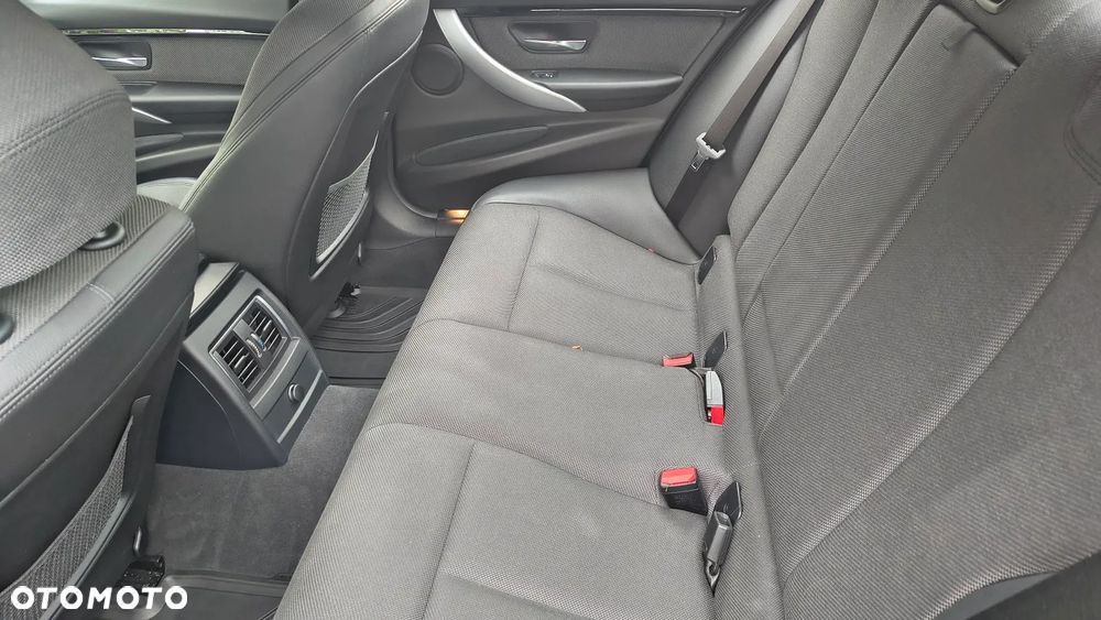 BMW Seria 3 330i M Sport Shadow - 7