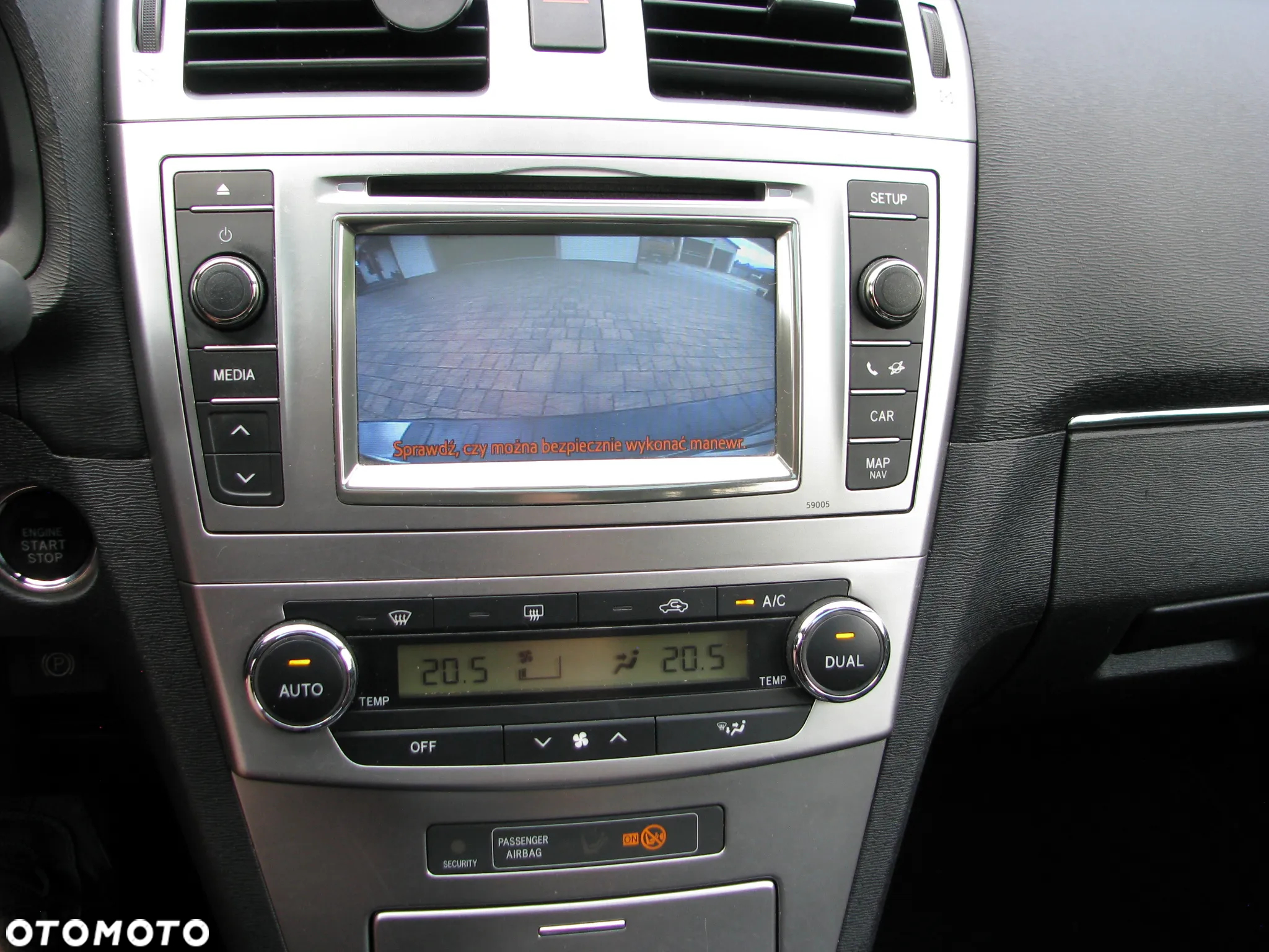 Toyota Avensis Combi 2.0 D-4D Executive - 23