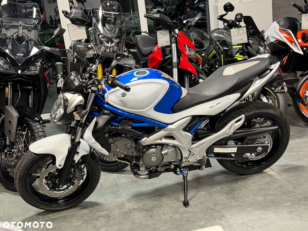 Suzuki Gladius - 26