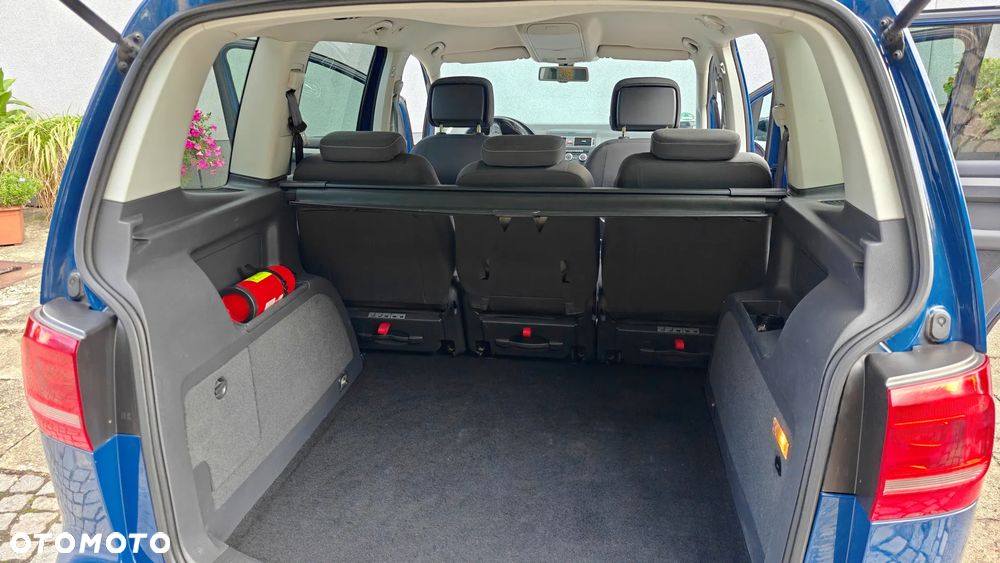 Volkswagen Touran 2.0 TDI DPF MATCH - 9