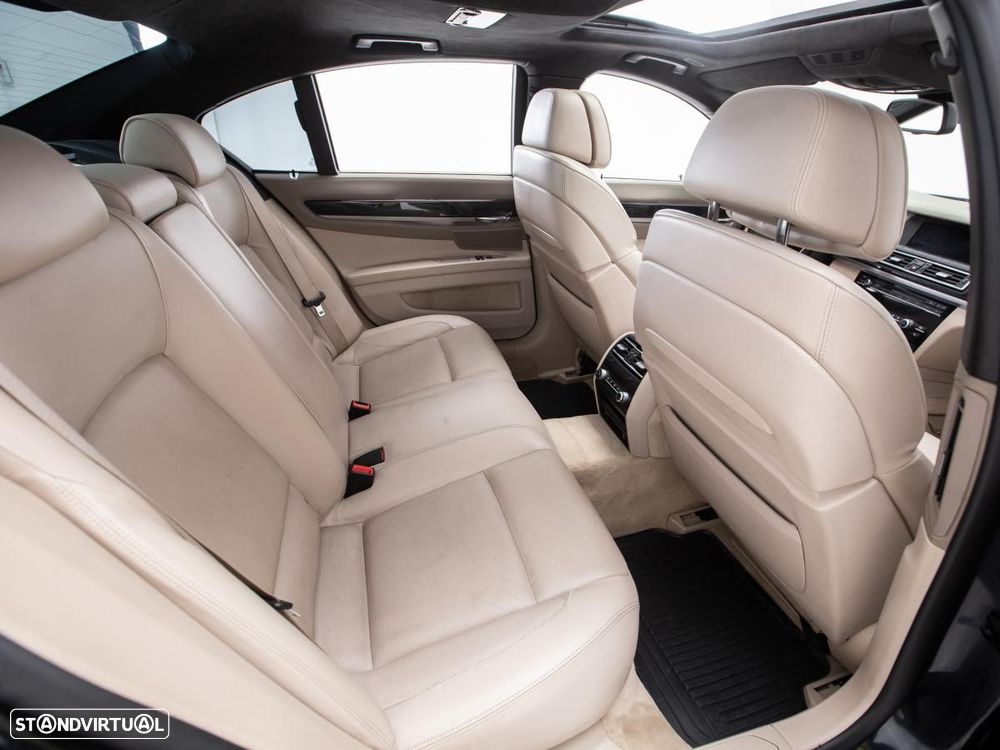 BMW 740 - 13