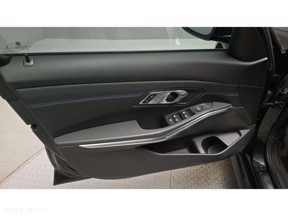 BMW Seria 3 320d xDrive mHEV M Sport - 17