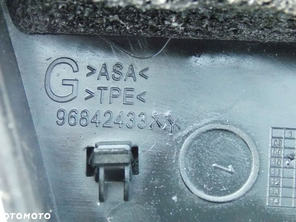 trójkąt błotnika prawy peugeot 3008 96842432xy - 3