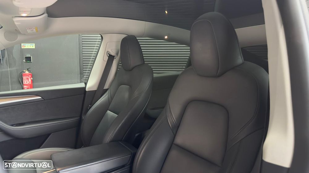 Tesla Model Y Performance Dual Motor AWD - 30