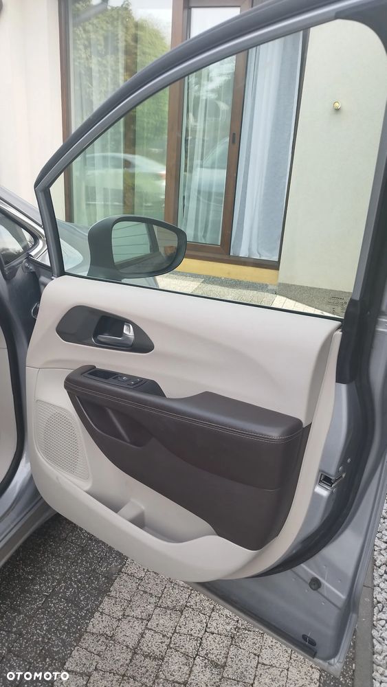 Chrysler Pacifica - 9