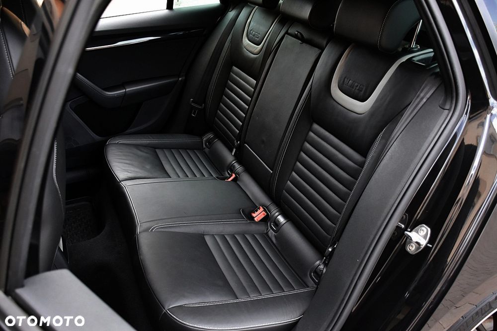 Skoda Octavia 2.0 TDI DSG RS - 36