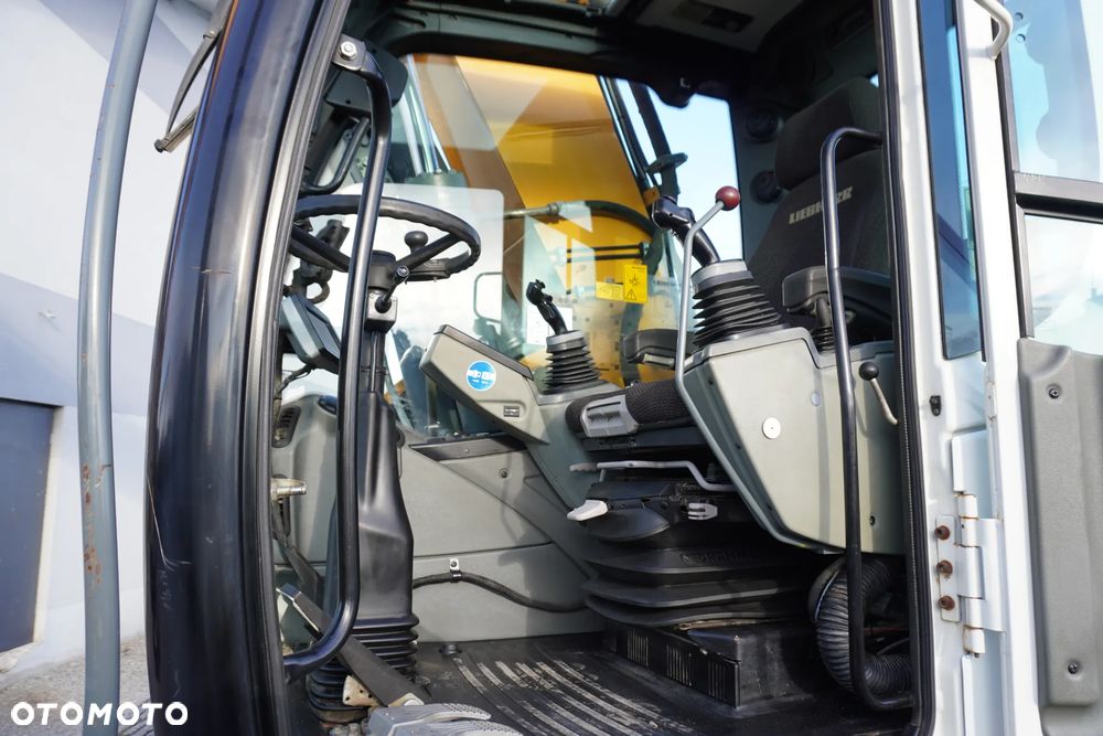 Liebherr 918 Compact  Rototilt + Szczypce Oilquick - 10