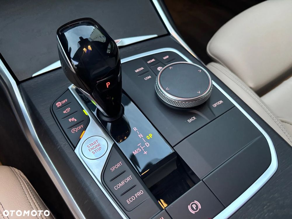 BMW Seria 3 320i M Sport - 8