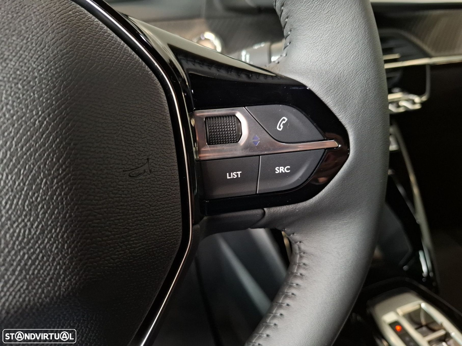 Peugeot e-2008 54 kWh Allure - 17