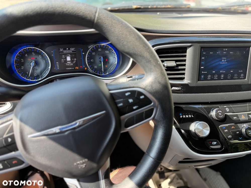 Chrysler Pacifica - 11