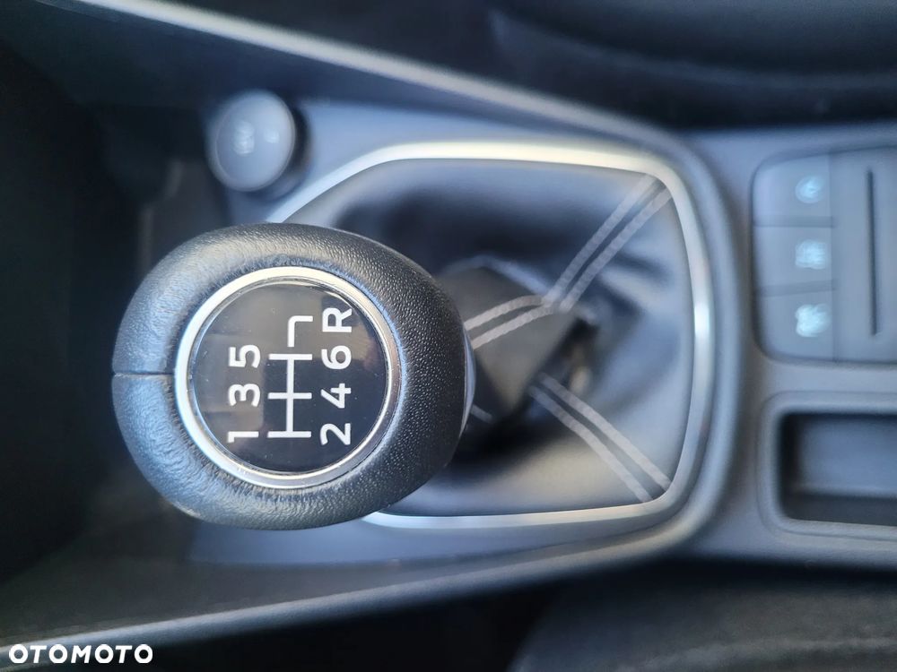 Ford Fiesta 1.0 EcoBoost S&S COOL&CONNECT - 11