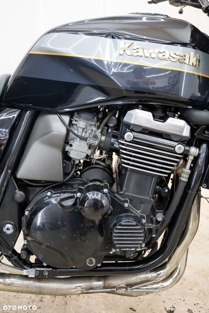 Kawasaki ZRX - 12