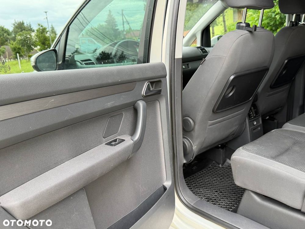 Volkswagen Touran - 22