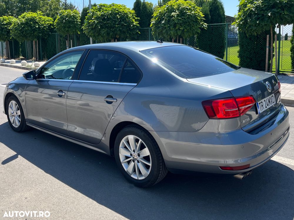 Volkswagen Jetta 2.0 TDI Highline - 7