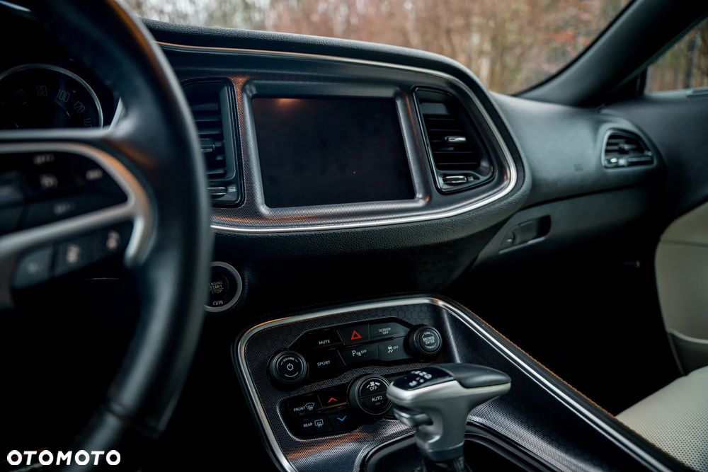 Dodge Challenger 3.6 SXT Plus - 17