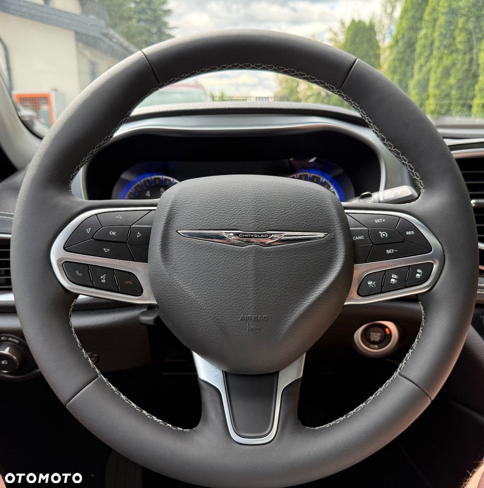 Chrysler Pacifica - 14