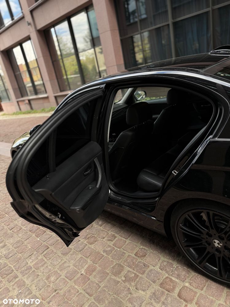 BMW Seria 3 330i - 12