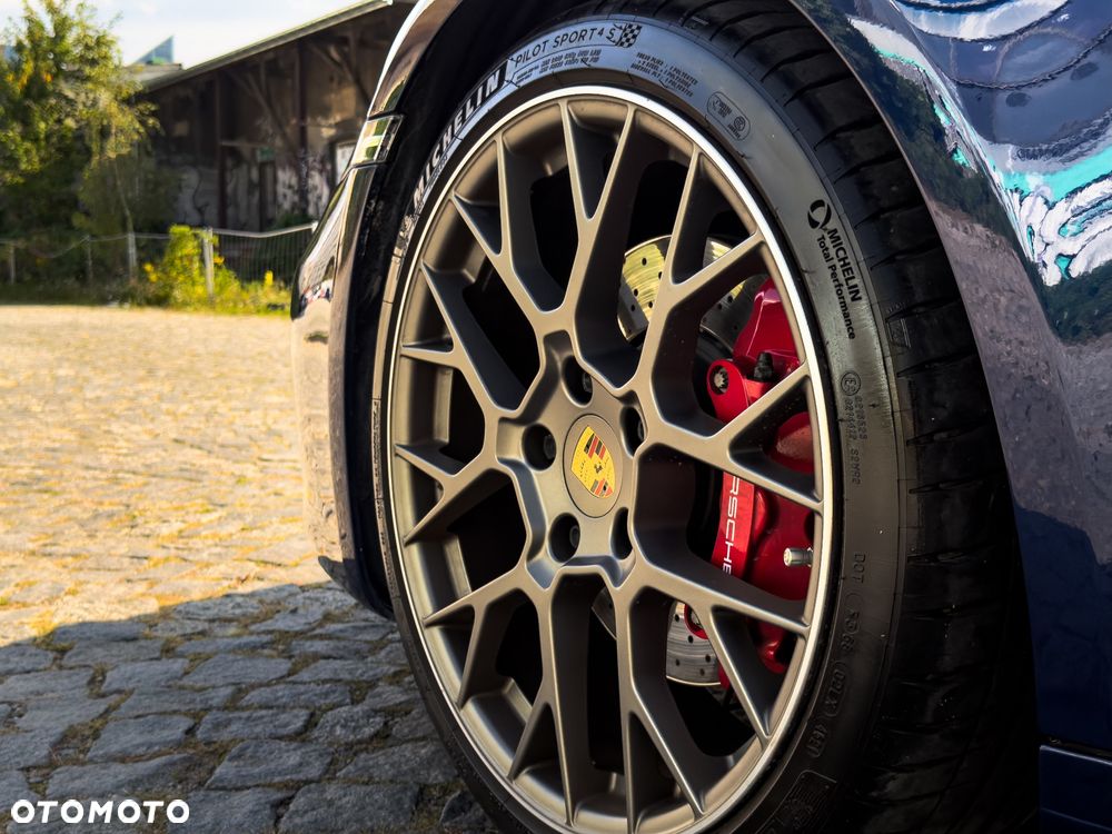 Porsche 911 Carrera 4S - 9