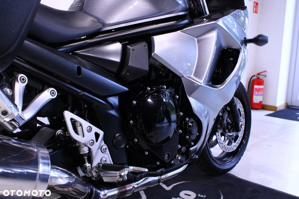 Suzuki GSX - 28